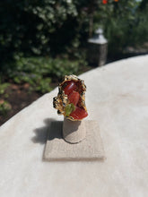 Load image into Gallery viewer, Vintage Melted Gold Gem Ring
