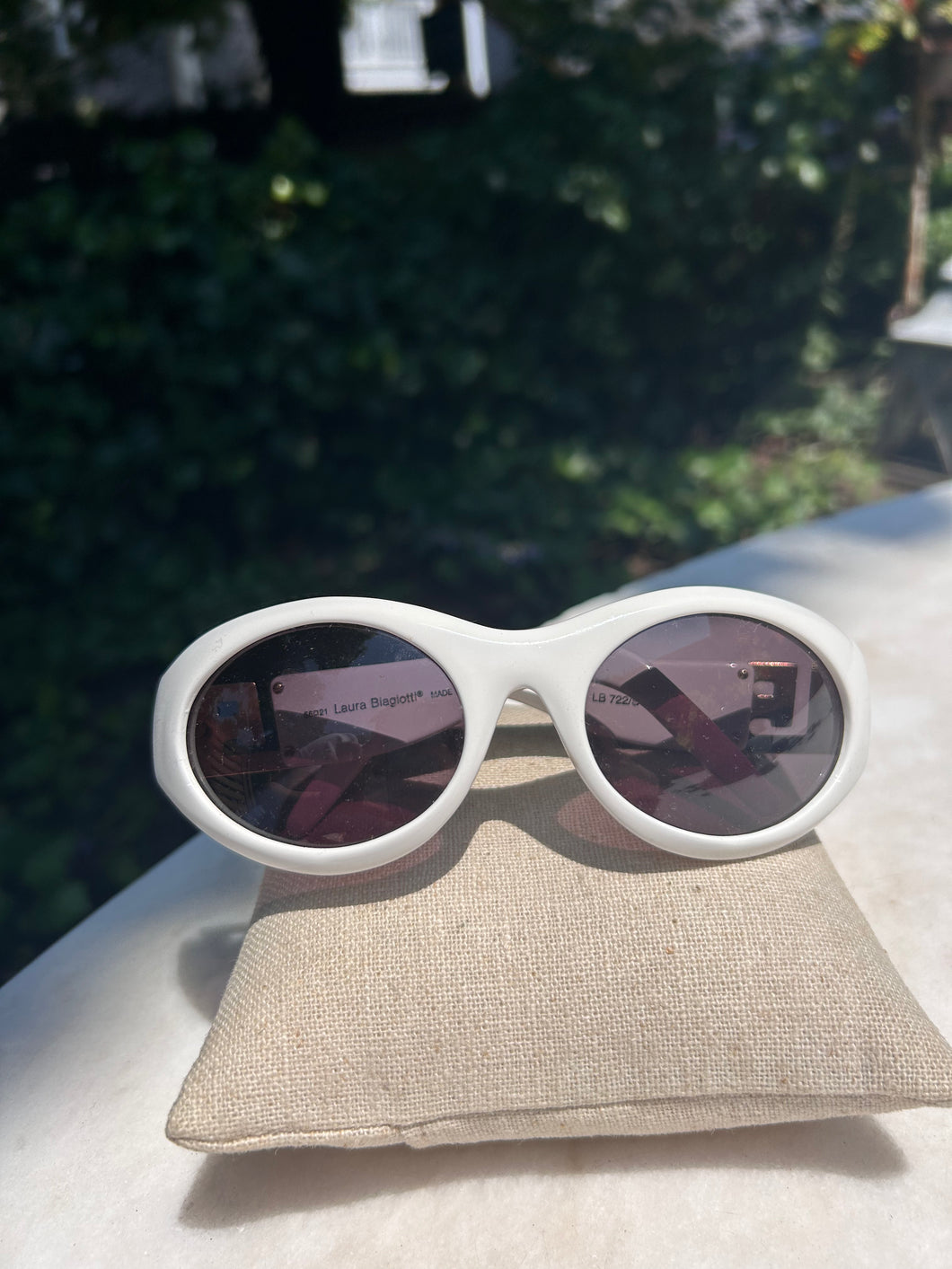 White Oval Laura Biaglotti Sunglasses