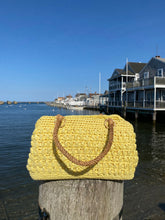 Load image into Gallery viewer, 1960s Pale Yellow Raffia Bag